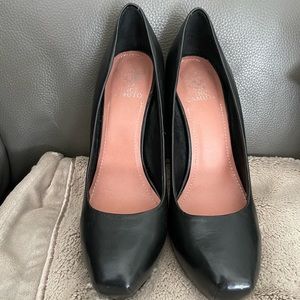 vince camuto black heels size 8.5. leather